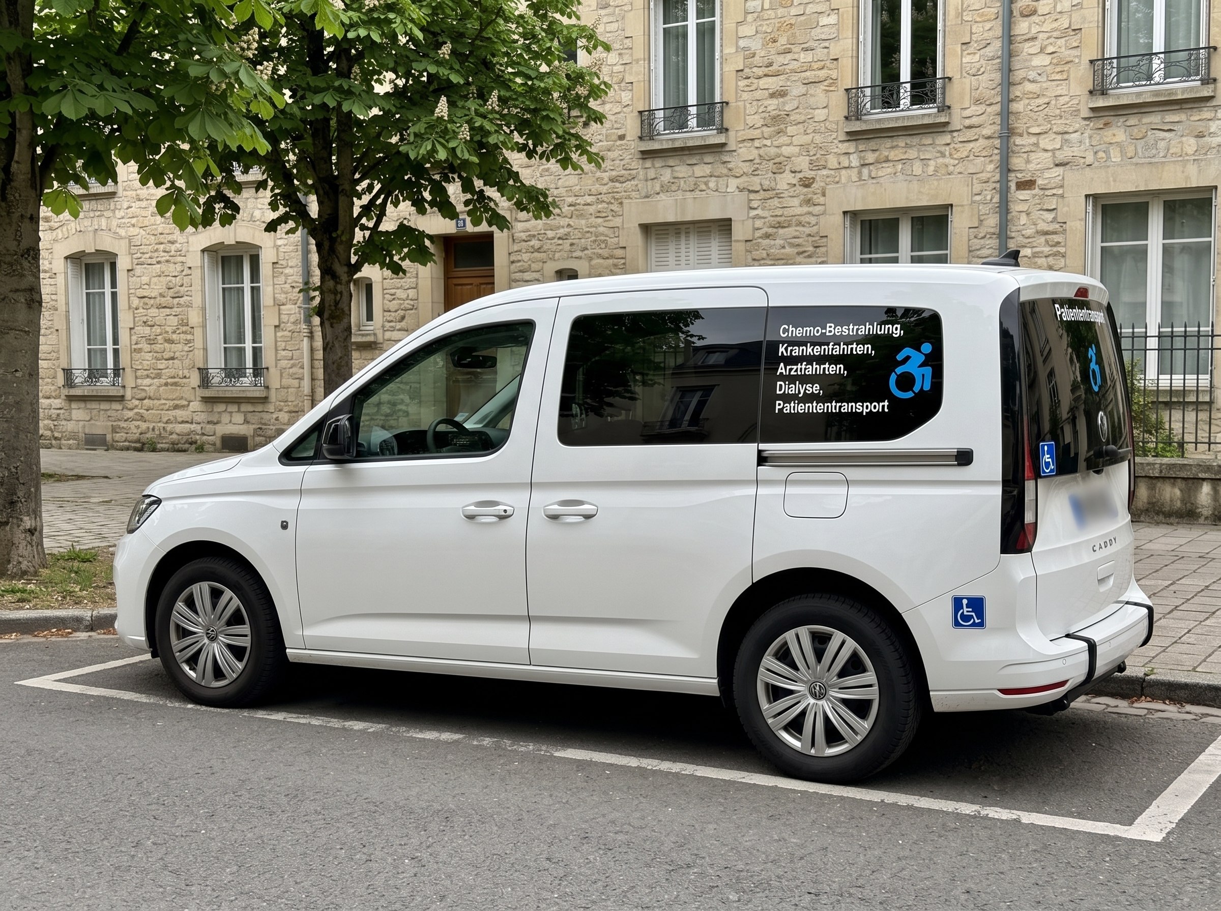 Barrierefreies Fahrzeug von Iqbal Patiententransport
